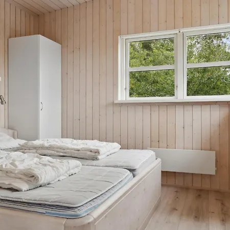 Stunning Home In Glesborg With Sauna Casa de Férias
